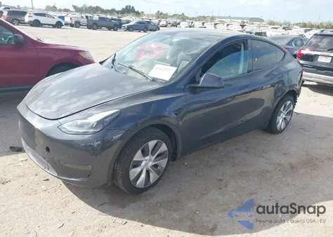 2024 Tesla Model Y Long Range Dual Motor All-Wheel Drive z USA, uszkodzony, nr VIN 7SAYGDEEXRA228418